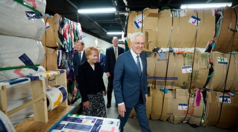 A Primeira Presidência visita o novo Centro Humanitário antes da dedicação